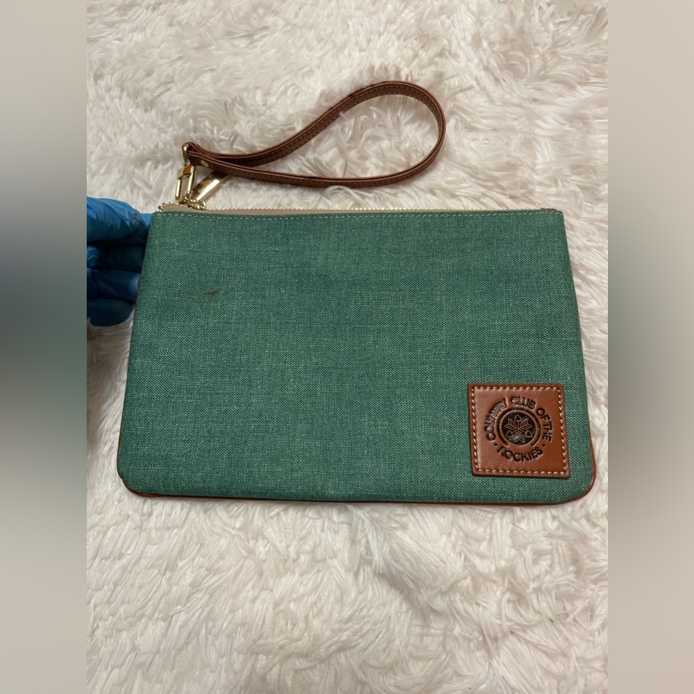 Barrington Everyday Essential wristlet